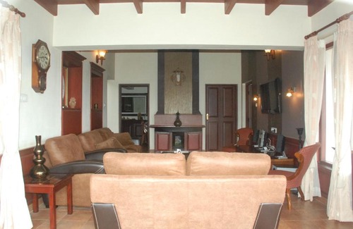 Coonoor House | Colonial 4 B/R Home, Great for Families, Coonoor