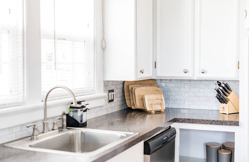 Rivermont House | Colonial Gem: Walk to Dining & Park, Near Downtown!