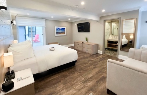 Grand Bend Hotel | Colonial Hotel & Suites - Brenner Premium King