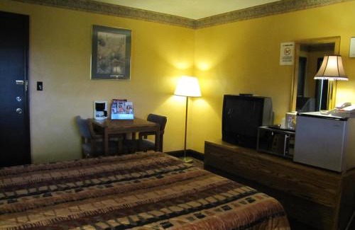 Mercer Hotel | Colonial Inn Mercer-Grove City