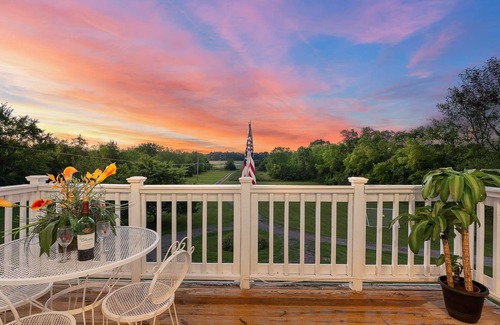 Spring Hill House | Colonial Manor ~ Family Estate ~ Over 5 Private Acres ~ Easy 30 min drive to Nashville or Franklin