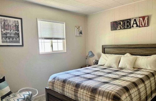 Beulah House | Colorado Creekside Getaway