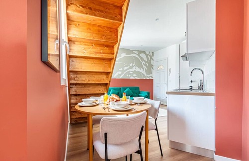 Bagnolet Apartment | Colorful apartment 5 minutes from Paris