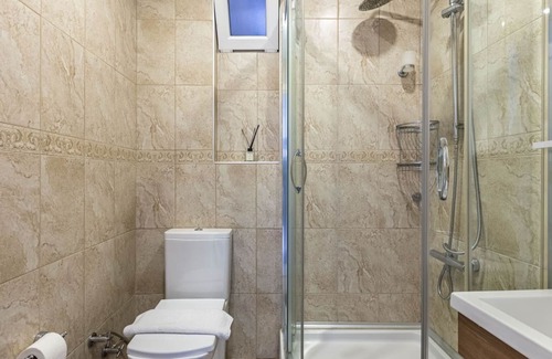 Nisantasi Apartment | Colorful Breezy Apartment Close Trendy Attractions in the Heart of Nisantasi