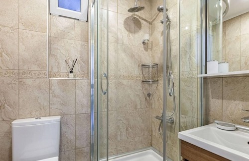 Nisantasi Apartment | Colorful Breezy Apartment Close Trendy Attractions in the Heart of Nisantasi