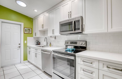Historic Seaport Cottage | Colorful cottage w/shared pool, central AC, washer/dryer