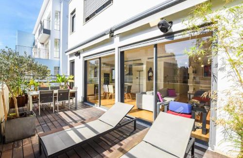 Tel Aviv City Center Apartment | Colorful Shenkin 3-BR by HolyGuest