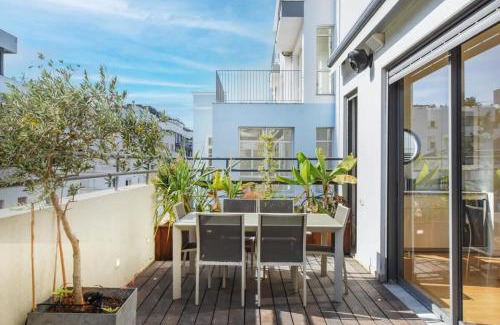 Tel Aviv City Center Apartment | Colorful Shenkin 3-BR by HolyGuest