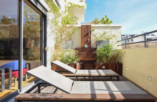 Tel Aviv City Center Apartment | Colorful Shenkin 3-BR by HolyGuest