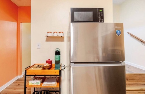 Merion Village House | Colorful Townhouse Near Downtown Columbus - Designed for Travel & Work