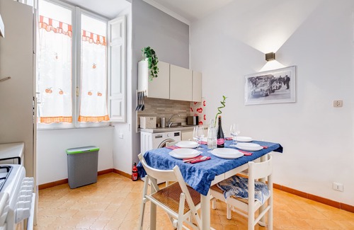 Nomentano Apartment | Colors and Colture Near Colosseum