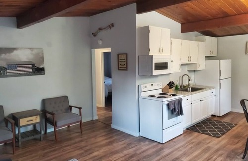 Bodfish House | Columbus Blue:A Rustic Mid-Century Modern Bungalow