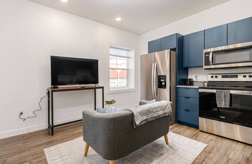 Downtown Columbus Apartment | Columbus Gem with Pool Table! Pets Welcome!