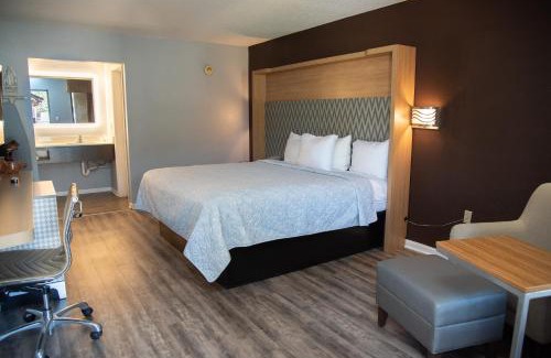 Lynn Hotel | Columbus Inn and Suites