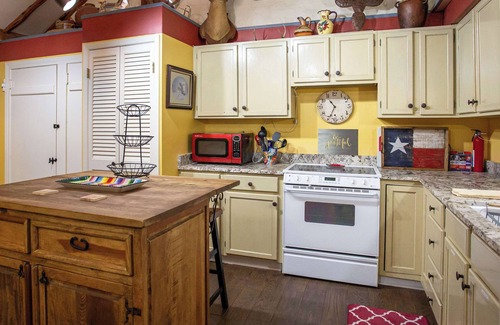 Ingram House | Combined Cabin Escape w BBQ, Fire Pit