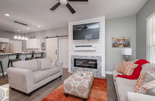 Old Northside House | Combined Duplex on the Monon Trail near north Downtown Indy. Perfect for groups
