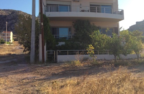 Charakas Apartment | Combines acquaintance of Athens and holidays by the sea (00000333324)