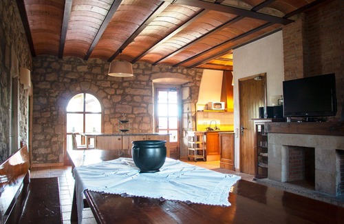 Sagas Cottage | Come and live a unique experience in the middle of nature in La Sala de Biure.