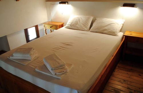 Marathokampos Apartment | Come as guests, leave as friends...