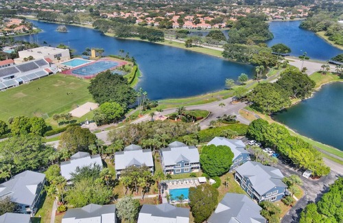 Mission Bay Apartment | Come cozy up in this West Boca Raton apartment overlooking the pool