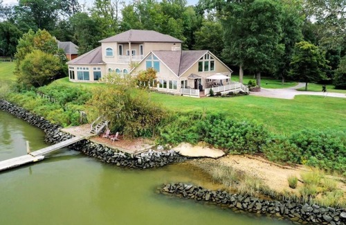 Earlville Villa | Come enjoy our luxurious 10,000 sq