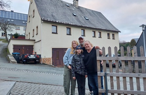 Grossrueckerswalde Apartment | Come enjoy peace, space and nature of the Erstgebergte in apartment Vos