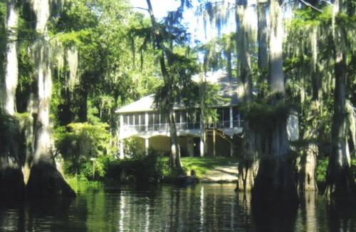 Karnack House | Come enjoy the best that Caddo Lake has to offer!