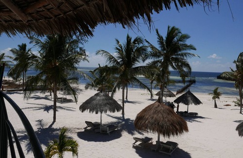 Watamu House | COME ENJOY THE SUN, SAND AND THE BEACH ON THESE BEACHFRONT APARTMENTS