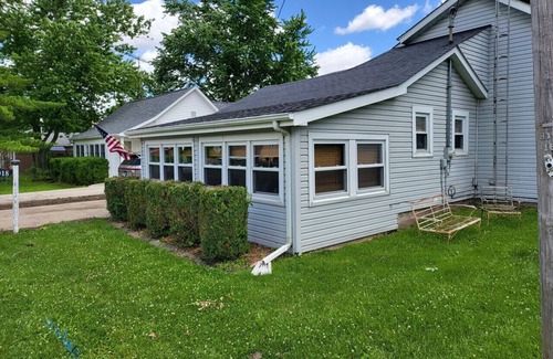 Mattoon House | Come Escape to Paradise on the Lake