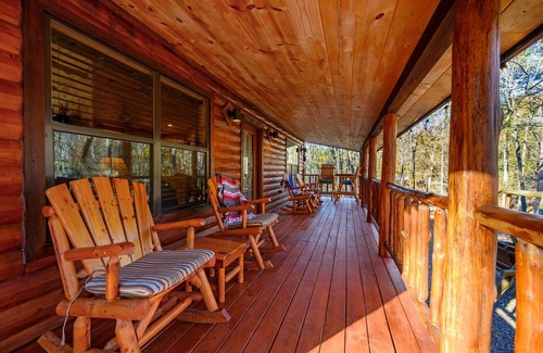 Broken Bow Cabin | Come have a national forest as your literal backyard!