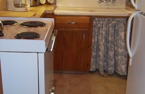 Deckerville Cottage | Come have fun on the beach! Right on Beautiful Lake Huron! Only n9 steps down!n