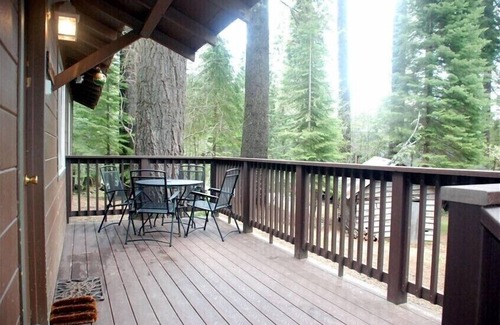 Fish Camp Cabin | Come Home to the Little Pine Cabin at Yosemite Forest Lodge!