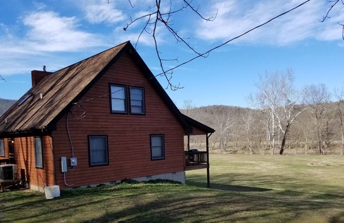 Rileyville Cabin | COME ON OUT! BEAUTIFUL PRIVATE HOME LOCATED ON THE LEGENDARY SHENANDOAH RIVER!