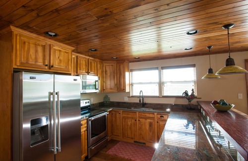 Leicester Cottage | Come pet the farm animals and enjoy mountain views