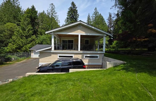 Sproat Lake House | Come play at LeLacShac, a relaxing fun themed home a minute from Sproat Lake