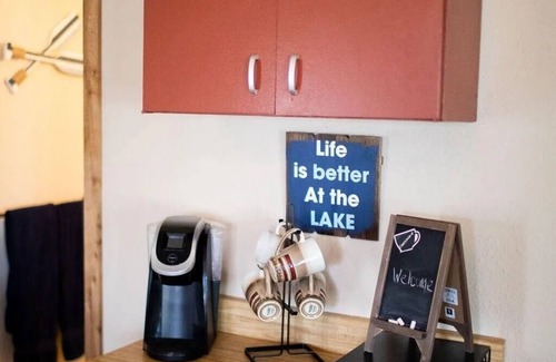 Copeland Cottage | Come relax at Albert's Walnut Grove Cottage at Grand Lake with fire pit & grill!