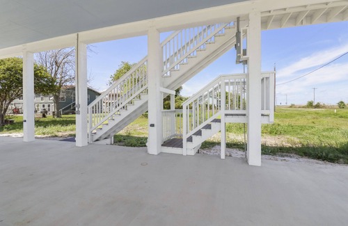 Elmaton House | Come relax at The C Palace - New Home