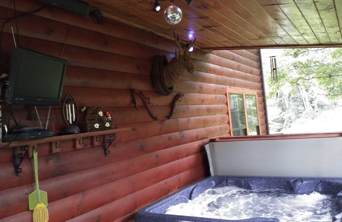Sevierville Cabin | Come relax in our privately located but convenient cozy cabin !