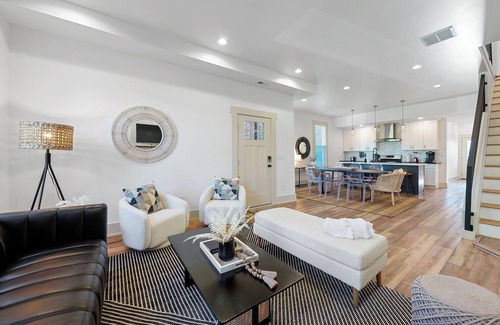 Near East Columbus House | Come see the vibe for yourself & enjoy hassle-free fun with your family!