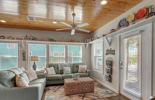 Port Aransas House | Come spend a little "Island Time" in this 3 bed 3 1/2 bath home!