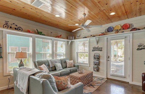 Port Aransas House | Come spend a little "Island Time" in this 3 bed 3 1/2 bath home!