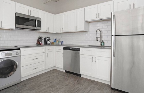 Central Business District Apartment | Come stay at our Horizon Hideaway. A modern downtown studio.