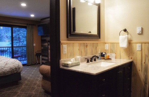 Estes Park Hotel | Come stay at the Mountain Lodge for unbelievable views!