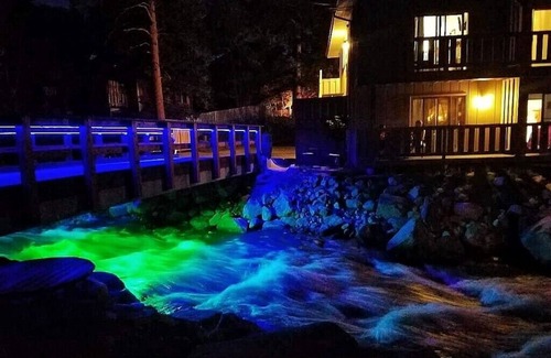 Estes Park Hotel | Come stay at the Rustic River Lodge for unbelievable views!