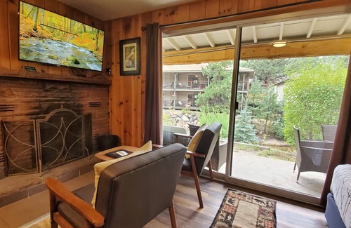 Estes Park Hotel | Come stay at the Rustic River Lodge for unbelievable views!