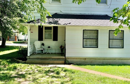 Farmington House | Come stay at The White House. Old World Charm in fabulous Farmington