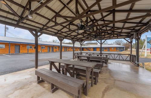 Indian Point Condo | Come stay at this modern 2 bedroom suite, located close to Table Rock Lake and Silver Dollar City!