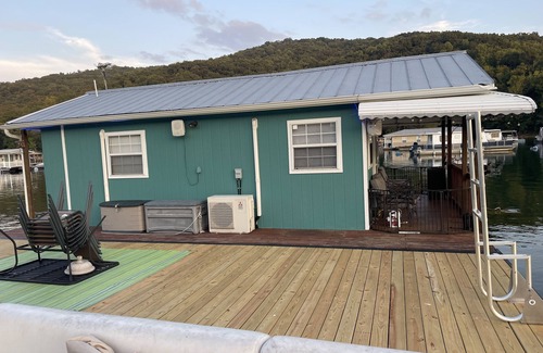 Rock Harbor Cabin | Come stay on the water and create your own tales to share for a lifetime!