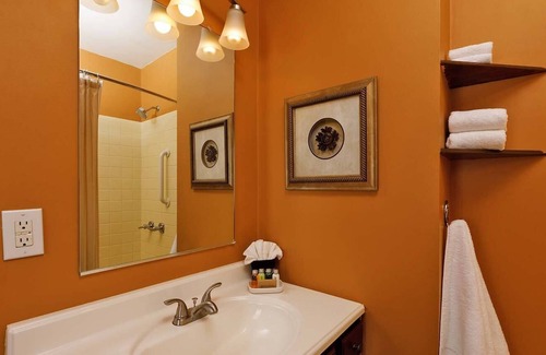 Central Business District Bed & Breakfast | Come stay with us, you'll see why we are ranked #1 lodging in Kalamazoo, MI.