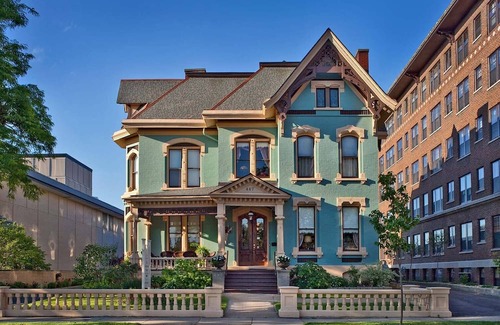 Central Business District Bed & Breakfast | Come stay with us, you'll see why we are ranked #1 lodging in Kalamazoo, MI.